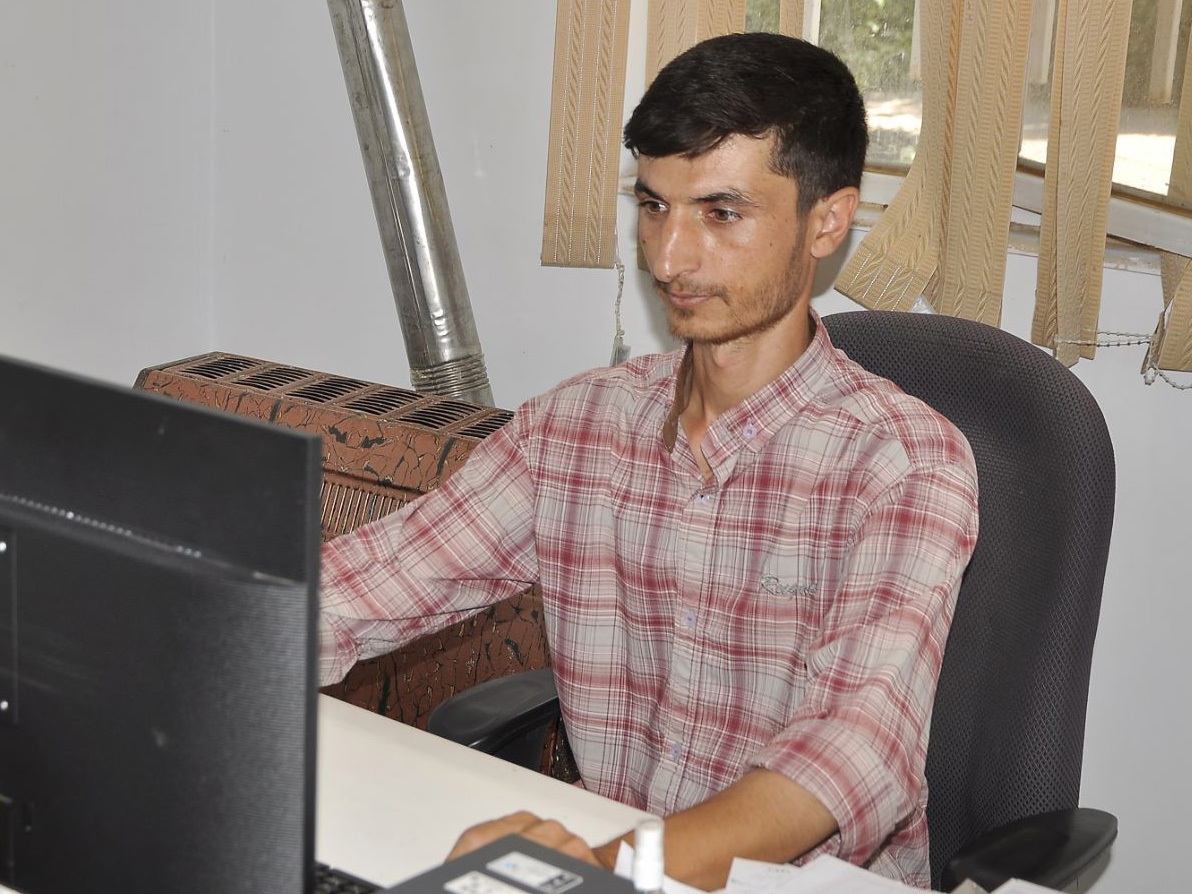 علی شمس آبادی